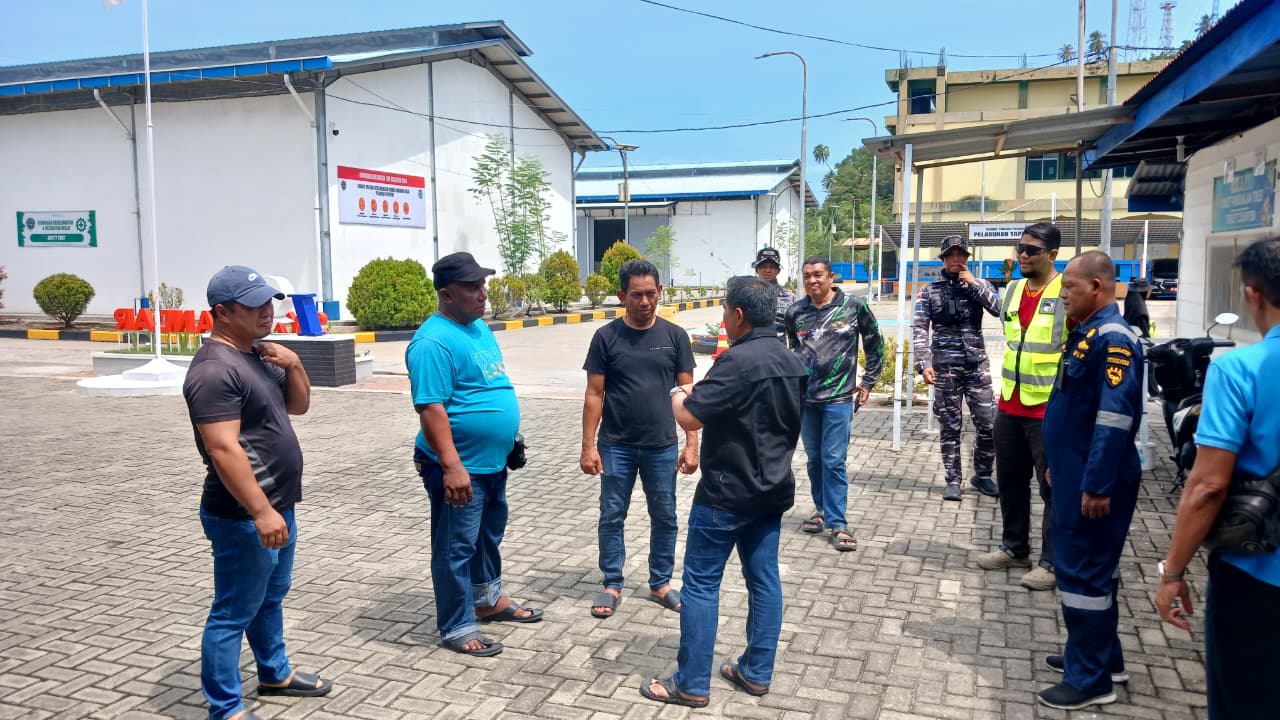 UPP Kelas III Tapaktuan Laksanakan Evakuasi Speed Boat yang Mengalami Trouble Engine di Perairan Tapaktuan